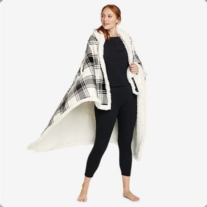 BRAND NEW IN BAG Eddie Bauer Cabin Hooded Throw